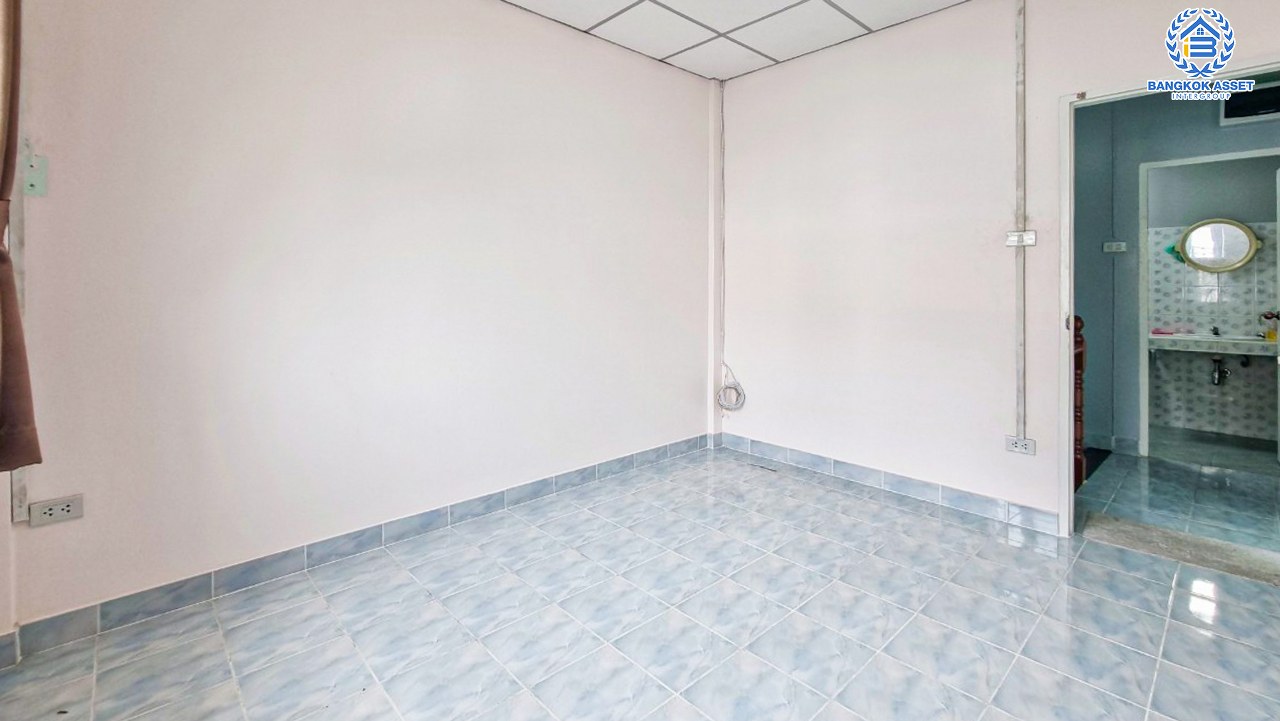 *****บ้านแฝดมือสองนนทบุรี โครงการ บัวทองธานีปาร์ค กาญจนาภิเษก หลังมุม! เนื้อที่กว้าง 35.7 ตร.ว. ฟังก์ชัน 3 ห้องนอน 2 ห้องน้ำ บ้านพร้อมอยู่ สามารถทำกิจกรรมค้าขายในบ้านได้ บนทำเลแห่งการเดินทาง เชื่อมต่อถนนกาญจนาภิเษก ใกล้รถไฟฟ้าสายสีม่วง "สถานีคลองบางไผ่" จองเลย!