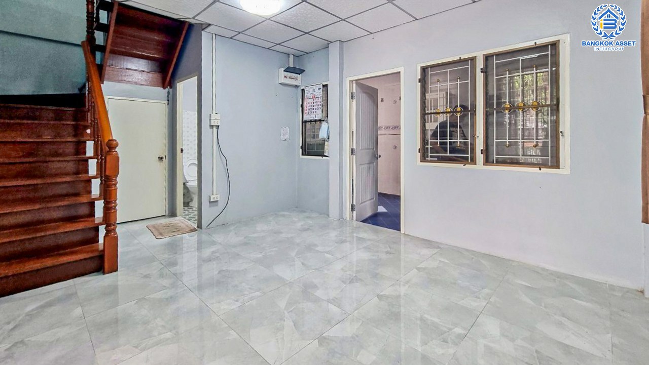 *****บ้านแฝดมือสองนนทบุรี โครงการ บัวทองธานีปาร์ค กาญจนาภิเษก หลังมุม! เนื้อที่กว้าง 35.7 ตร.ว. ฟังก์ชัน 3 ห้องนอน 2 ห้องน้ำ บ้านพร้อมอยู่ สามารถทำกิจกรรมค้าขายในบ้านได้ บนทำเลแห่งการเดินทาง เชื่อมต่อถนนกาญจนาภิเษก ใกล้รถไฟฟ้าสายสีม่วง "สถานีคลองบางไผ่" จองเลย!