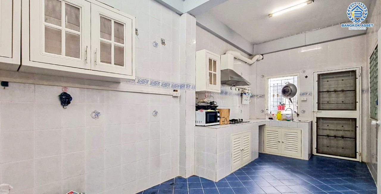 *****บ้านแฝดมือสองนนทบุรี โครงการ บัวทองธานีปาร์ค กาญจนาภิเษก หลังมุม! เนื้อที่กว้าง 35.7 ตร.ว. ฟังก์ชัน 3 ห้องนอน 2 ห้องน้ำ บ้านพร้อมอยู่ สามารถทำกิจกรรมค้าขายในบ้านได้ บนทำเลแห่งการเดินทาง เชื่อมต่อถนนกาญจนาภิเษก ใกล้รถไฟฟ้าสายสีม่วง "สถานีคลองบางไผ่" จองเลย!