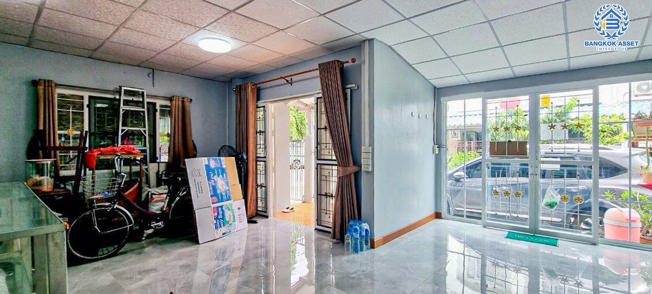 *****บ้านแฝดมือสองนนทบุรี โครงการ บัวทองธานีปาร์ค กาญจนาภิเษก หลังมุม! เนื้อที่กว้าง 35.7 ตร.ว. ฟังก์ชัน 3 ห้องนอน 2 ห้องน้ำ บ้านพร้อมอยู่ สามารถทำกิจกรรมค้าขายในบ้านได้ บนทำเลแห่งการเดินทาง เชื่อมต่อถนนกาญจนาภิเษก ใกล้รถไฟฟ้าสายสีม่วง "สถานีคลองบางไผ่" จองเลย!