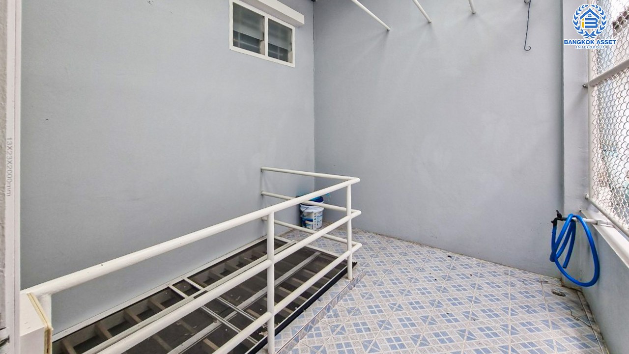 *****บ้านแฝดมือสองนนทบุรี โครงการ บัวทองธานีปาร์ค กาญจนาภิเษก หลังมุม! เนื้อที่กว้าง 35.7 ตร.ว. ฟังก์ชัน 3 ห้องนอน 2 ห้องน้ำ บ้านพร้อมอยู่ สามารถทำกิจกรรมค้าขายในบ้านได้ บนทำเลแห่งการเดินทาง เชื่อมต่อถนนกาญจนาภิเษก ใกล้รถไฟฟ้าสายสีม่วง "สถานีคลองบางไผ่" จองเลย!