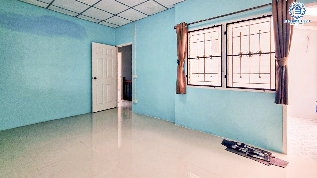 *****บ้านแฝดมือสองนนทบุรี โครงการ บัวทองธานีปาร์ค กาญจนาภิเษก หลังมุม! เนื้อที่กว้าง 35.7 ตร.ว. ฟังก์ชัน 3 ห้องนอน 2 ห้องน้ำ บ้านพร้อมอยู่ สามารถทำกิจกรรมค้าขายในบ้านได้ บนทำเลแห่งการเดินทาง เชื่อมต่อถนนกาญจนาภิเษก ใกล้รถไฟฟ้าสายสีม่วง "สถานีคลองบางไผ่" จองเลย!