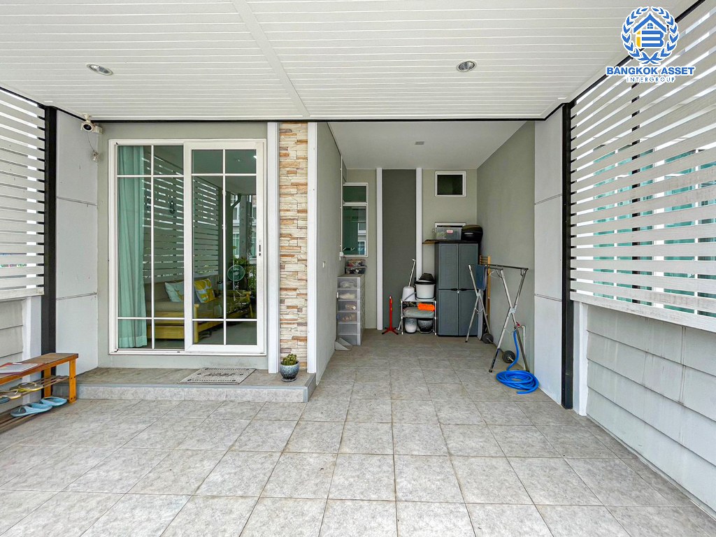 *****ทาวน์เฮ้าส์มือสอง โครงการ โกลเด้นทาวน์ เพชรเกษม81 เนื้อที่กว้าง 16.20 ตร.ว. ฟังก์ชัน 3 ห้องนอน 2 ห้องน้ำ 1 ที่จอดรถ บ้านสภาพเหมือนใหม่ พร้อมเข้าอยู่ บนทำเลใกล้เมืองเดินทางสะดวก เชื่อมต่อถนนเพชรเกษม ถนนพุทธมณฑลสาย3 ถนนบางบอน ใกล้รถไฟฟ้าสายสีน้ำเงิน "สถานีหลักสอง"