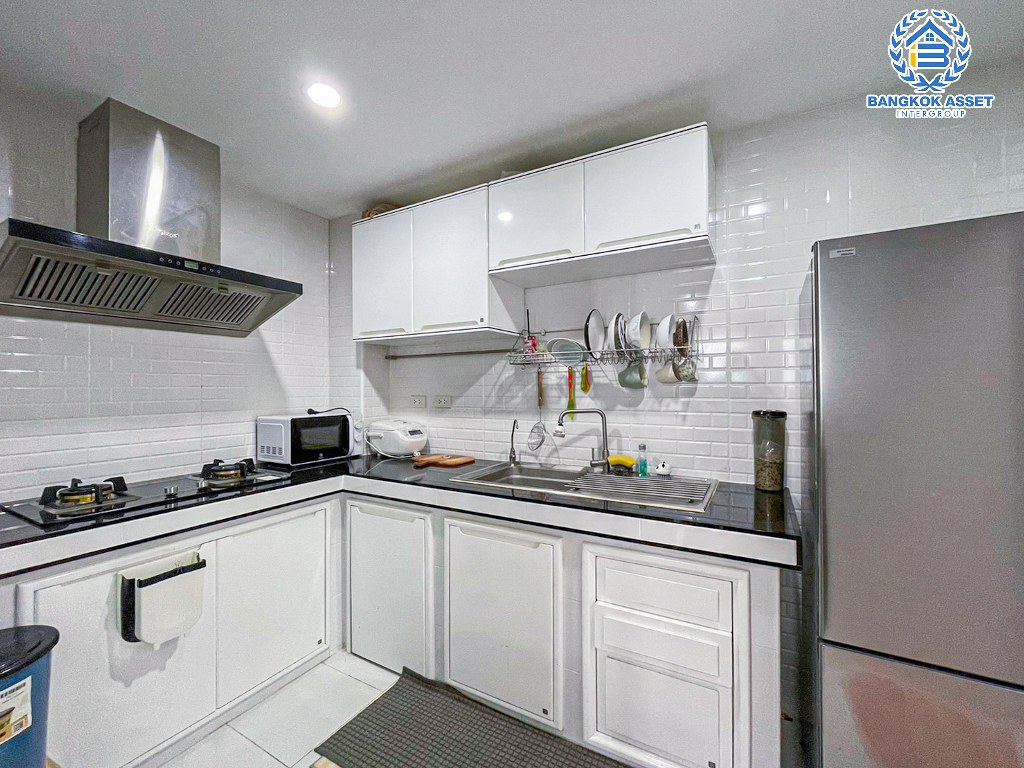 *****ทาวน์เฮ้าส์มือสอง โครงการ โกลเด้นทาวน์ เพชรเกษม81 เนื้อที่กว้าง 16.20 ตร.ว. ฟังก์ชัน 3 ห้องนอน 2 ห้องน้ำ 1 ที่จอดรถ บ้านสภาพเหมือนใหม่ พร้อมเข้าอยู่ บนทำเลใกล้เมืองเดินทางสะดวก เชื่อมต่อถนนเพชรเกษม ถนนพุทธมณฑลสาย3 ถนนบางบอน ใกล้รถไฟฟ้าสายสีน้ำเงิน "สถานีหลักสอง"