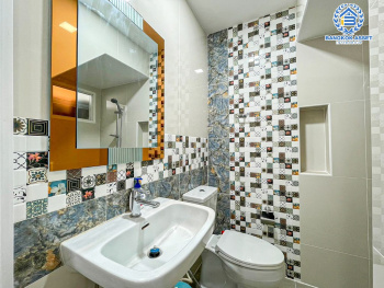 *****ทาวน์เฮ้าส์มือสอง โครงการ โกลเด้นทาวน์ เพชรเกษม81 เนื้อที่กว้าง 16.20 ตร.ว. ฟังก์ชัน 3 ห้องนอน 2 ห้องน้ำ 1 ที่จอดรถ บ้านสภาพเหมือนใหม่ พร้อมเข้าอยู่ บนทำเลใกล้เมืองเดินทางสะดวก เชื่อมต่อถนนเพชรเกษม ถนนพุทธมณฑลสาย3 ถนนบางบอน ใกล้รถไฟฟ้าสายสีน้ำเงิน "สถานีหลักสอง"