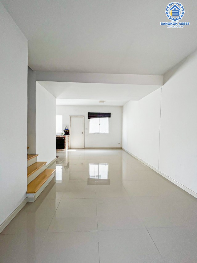 *****ทาวน์เฮ้าส์มือสองปทุมธานี โครงการ พฤกษาวิลล์84 พหลโยธิน เนื้อที่เกือบ 20 ตร.ว. ฟังก์ชัน 3 ห้องนอน 2 ห้องน้ำ 1 ที่จอดรถ บ้านสภาพดี บนทำเลดี เชื่อมต่อถนนปทุมธานี-บางเลน, ถนนพหลโยธิน ใกล้รถไฟฟ้าสายสีแดง "สถานีรังสิต" และจุดขึ้นทางด่วน "อุดรรัถยา"