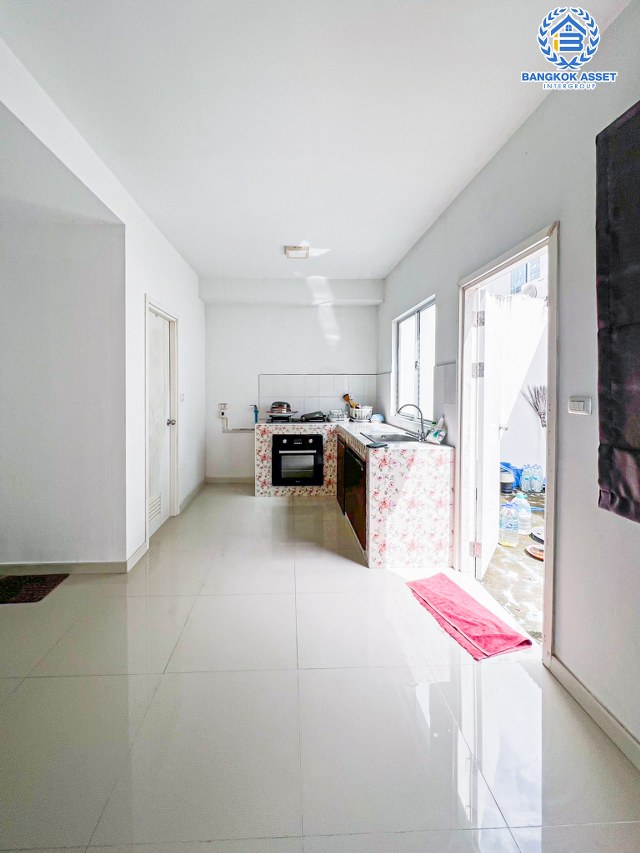 *****ทาวน์เฮ้าส์มือสองปทุมธานี โครงการ พฤกษาวิลล์84 พหลโยธิน เนื้อที่เกือบ 20 ตร.ว. ฟังก์ชัน 3 ห้องนอน 2 ห้องน้ำ 1 ที่จอดรถ บ้านสภาพดี บนทำเลดี เชื่อมต่อถนนปทุมธานี-บางเลน, ถนนพหลโยธิน ใกล้รถไฟฟ้าสายสีแดง "สถานีรังสิต" และจุดขึ้นทางด่วน "อุดรรัถยา"