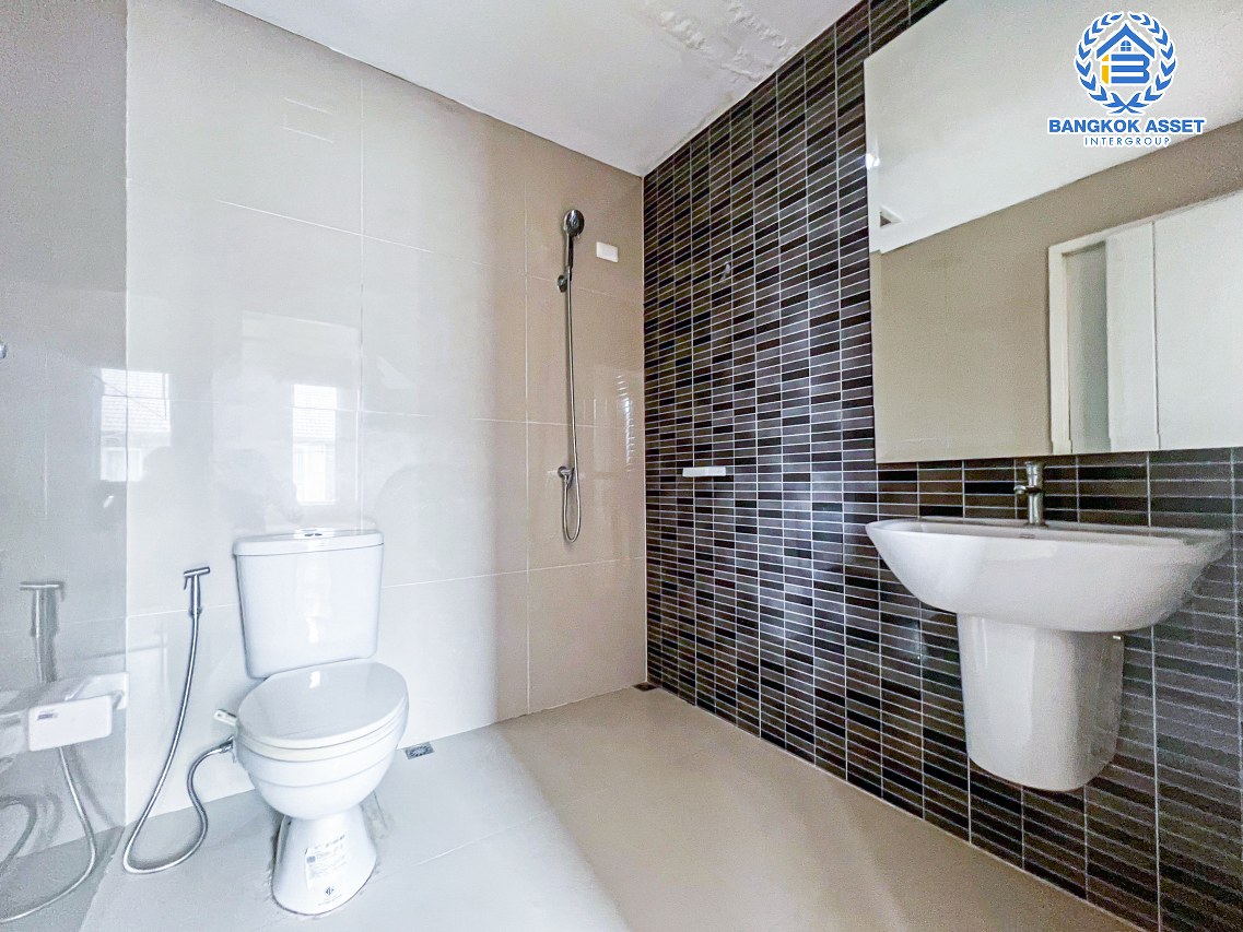 *****ทาวน์เฮ้าส์มือสองปทุมธานี โครงการ พฤกษาวิลล์84 พหลโยธิน เนื้อที่เกือบ 20 ตร.ว. ฟังก์ชัน 3 ห้องนอน 2 ห้องน้ำ 1 ที่จอดรถ บ้านสภาพดี บนทำเลดี เชื่อมต่อถนนปทุมธานี-บางเลน, ถนนพหลโยธิน ใกล้รถไฟฟ้าสายสีแดง "สถานีรังสิต" และจุดขึ้นทางด่วน "อุดรรัถยา"