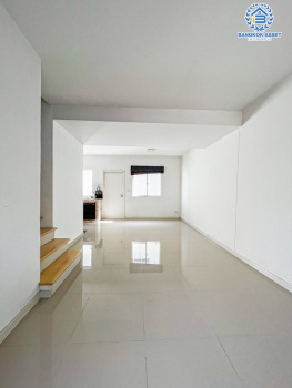 *****ทาวน์เฮ้าส์มือสองปทุมธานี โครงการ พฤกษาวิลล์84 พหลโยธิน เนื้อที่เกือบ 20 ตร.ว. ฟังก์ชัน 3 ห้องนอน 2 ห้องน้ำ 1 ที่จอดรถ บ้านสภาพดี บนทำเลดี เชื่อมต่อถนนปทุมธานี-บางเลน, ถนนพหลโยธิน ใกล้รถไฟฟ้าสายสีแดง "สถานีรังสิต" และจุดขึ้นทางด่วน "อุดรรัถยา"