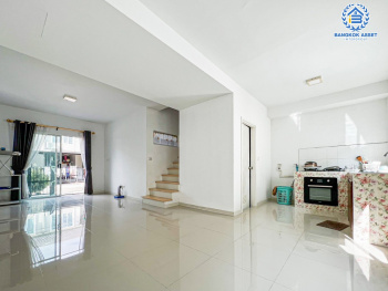 *****ทาวน์เฮ้าส์มือสองปทุมธานี โครงการ พฤกษาวิลล์84 พหลโยธิน เนื้อที่เกือบ 20 ตร.ว. ฟังก์ชัน 3 ห้องนอน 2 ห้องน้ำ 1 ที่จอดรถ บ้านสภาพดี บนทำเลดี เชื่อมต่อถนนปทุมธานี-บางเลน, ถนนพหลโยธิน ใกล้รถไฟฟ้าสายสีแดง "สถานีรังสิต" และจุดขึ้นทางด่วน "อุดรรัถยา"