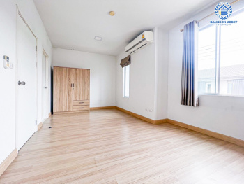 *****ทาวน์เฮ้าส์มือสองปทุมธานี โครงการ พฤกษาวิลล์84 พหลโยธิน เนื้อที่เกือบ 20 ตร.ว. ฟังก์ชัน 3 ห้องนอน 2 ห้องน้ำ 1 ที่จอดรถ บ้านสภาพดี บนทำเลดี เชื่อมต่อถนนปทุมธานี-บางเลน, ถนนพหลโยธิน ใกล้รถไฟฟ้าสายสีแดง "สถานีรังสิต" และจุดขึ้นทางด่วน "อุดรรัถยา"