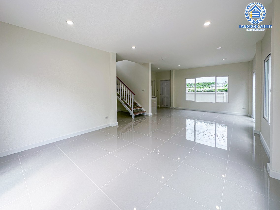 บ้านมือสองตกแต่งใหม่ โครงการ เพอร์เฟคพาร์ค วัดพระนอน จากแบรนด์ Property Perfect เนื้อที่ 36 ตร.ว. ฟังก์ชันจัดเต็ม 3 ห้องนอน 2 ห้องน้ำ 2 ที่จอดรถ พร้อม Facilities ครบครัน บนทำเลเชื่อมต่อถนนกาญจนาฯ ใกล้ทางด่วน ศรีรัช-วงแหวนฯ เซ็นทรัลเวสต์เกต และรถไฟฟ้าสายสีม่วง "สถานีตลาดบางใหญ่"