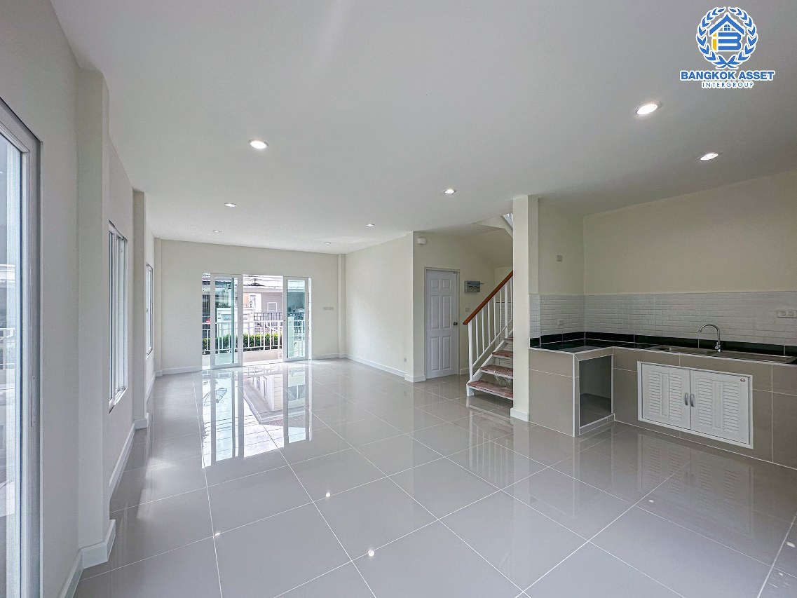 บ้านมือสองตกแต่งใหม่ โครงการ เพอร์เฟคพาร์ค วัดพระนอน จากแบรนด์ Property Perfect เนื้อที่ 36 ตร.ว. ฟังก์ชันจัดเต็ม 3 ห้องนอน 2 ห้องน้ำ 2 ที่จอดรถ พร้อม Facilities ครบครัน บนทำเลเชื่อมต่อถนนกาญจนาฯ ใกล้ทางด่วน ศรีรัช-วงแหวนฯ เซ็นทรัลเวสต์เกต และรถไฟฟ้าสายสีม่วง "สถานีตลาดบางใหญ่"