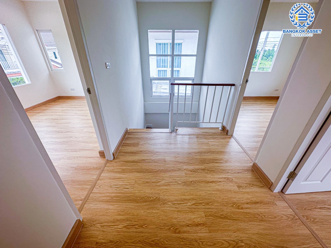 บ้านมือสองตกแต่งใหม่ โครงการ เพอร์เฟคพาร์ค วัดพระนอน จากแบรนด์ Property Perfect เนื้อที่ 36 ตร.ว. ฟังก์ชันจัดเต็ม 3 ห้องนอน 2 ห้องน้ำ 2 ที่จอดรถ พร้อม Facilities ครบครัน บนทำเลเชื่อมต่อถนนกาญจนาฯ ใกล้ทางด่วน ศรีรัช-วงแหวนฯ เซ็นทรัลเวสต์เกต และรถไฟฟ้าสายสีม่วง "สถานีตลาดบางใหญ่"