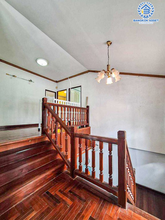 *****บ้านเดี่ยวมือสอง บ้านสีวลี ติวานนท์ เนื้อที่กว้าง 76.10 ตร.ว. ฟังก์ชัน 4 ห้องนอน 4 ห้องน้ำ 3 ที่จอดรถ บ้านสภาพเหมือนใหม่ บนทำเลเดินทางสะดวก เชื่อมต่อถนนชัยพฤกษ์ ถนนติวานนท์-ปทุมธานี ถนนแจ้งวัฒนะ-ปากเกร็ด ใกล้รถไฟฟ้าสายสีชมพู "สถานีแจ้งวัฒนะ" และจุดขึ้นทางด่วน "แจ้งวัฒนะ"