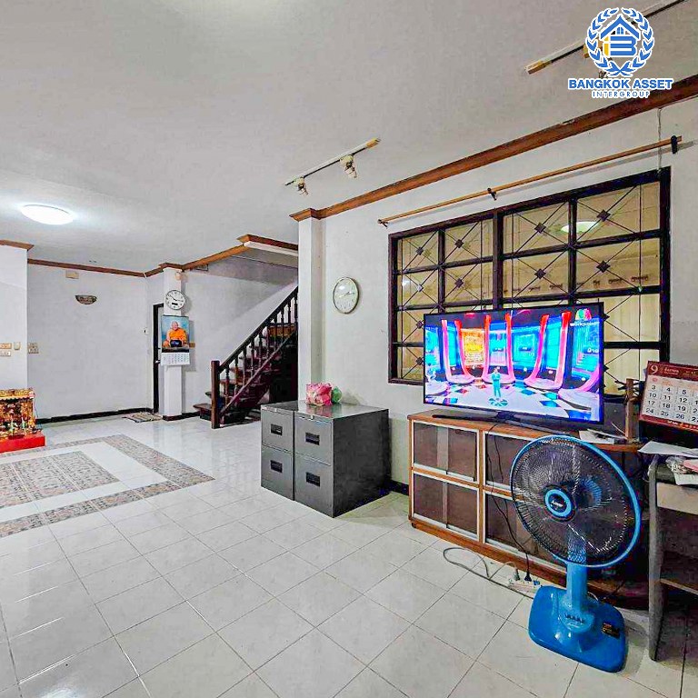 *****บ้านเดี่ยวมือสอง บ้านสีวลี ติวานนท์ เนื้อที่กว้าง 76.10 ตร.ว. ฟังก์ชัน 4 ห้องนอน 4 ห้องน้ำ 3 ที่จอดรถ บ้านสภาพเหมือนใหม่ บนทำเลเดินทางสะดวก เชื่อมต่อถนนชัยพฤกษ์ ถนนติวานนท์-ปทุมธานี ถนนแจ้งวัฒนะ-ปากเกร็ด ใกล้รถไฟฟ้าสายสีชมพู "สถานีแจ้งวัฒนะ" และจุดขึ้นทางด่วน "แจ้งวัฒนะ"