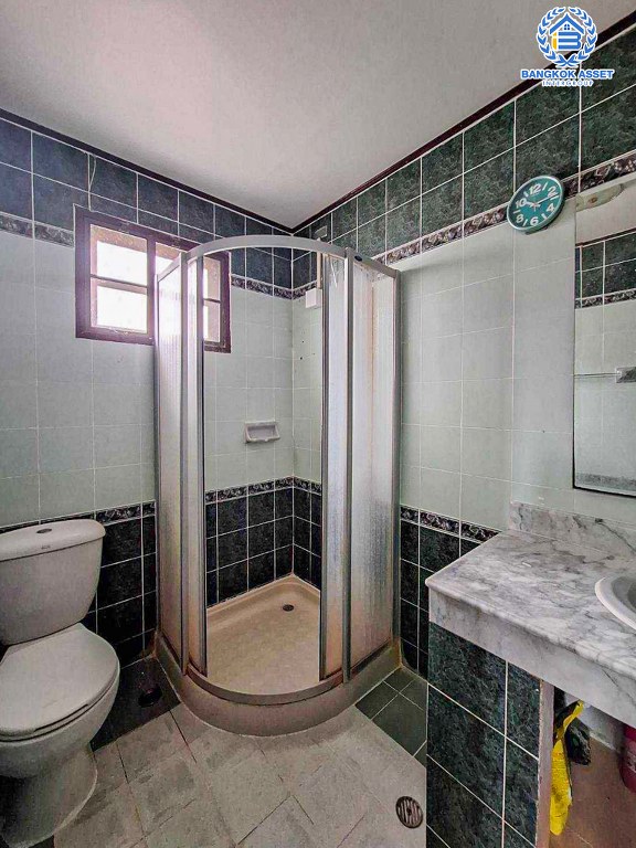 *****บ้านเดี่ยวมือสอง บ้านสีวลี ติวานนท์ เนื้อที่กว้าง 76.10 ตร.ว. ฟังก์ชัน 4 ห้องนอน 4 ห้องน้ำ 3 ที่จอดรถ บ้านสภาพเหมือนใหม่ บนทำเลเดินทางสะดวก เชื่อมต่อถนนชัยพฤกษ์ ถนนติวานนท์-ปทุมธานี ถนนแจ้งวัฒนะ-ปากเกร็ด ใกล้รถไฟฟ้าสายสีชมพู "สถานีแจ้งวัฒนะ" และจุดขึ้นทางด่วน "แจ้งวัฒนะ"