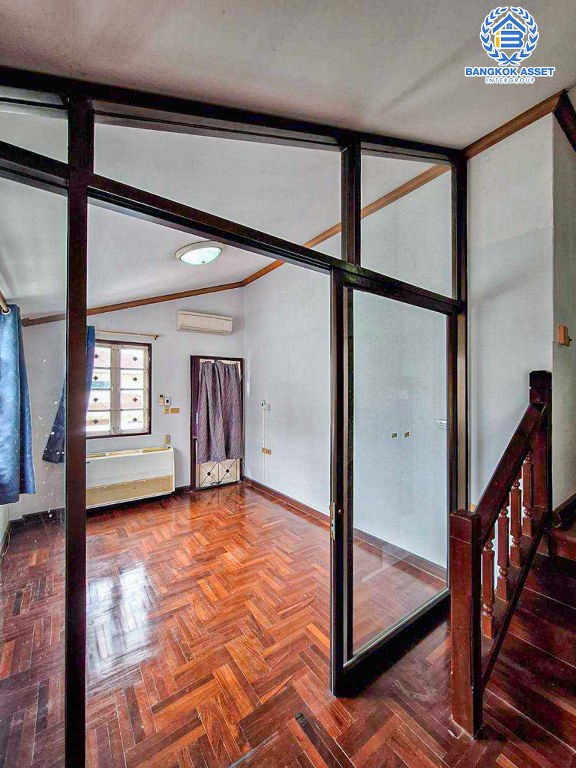 *****บ้านเดี่ยวมือสอง บ้านสีวลี ติวานนท์ เนื้อที่กว้าง 76.10 ตร.ว. ฟังก์ชัน 4 ห้องนอน 4 ห้องน้ำ 3 ที่จอดรถ บ้านสภาพเหมือนใหม่ บนทำเลเดินทางสะดวก เชื่อมต่อถนนชัยพฤกษ์ ถนนติวานนท์-ปทุมธานี ถนนแจ้งวัฒนะ-ปากเกร็ด ใกล้รถไฟฟ้าสายสีชมพู "สถานีแจ้งวัฒนะ" และจุดขึ้นทางด่วน "แจ้งวัฒนะ"