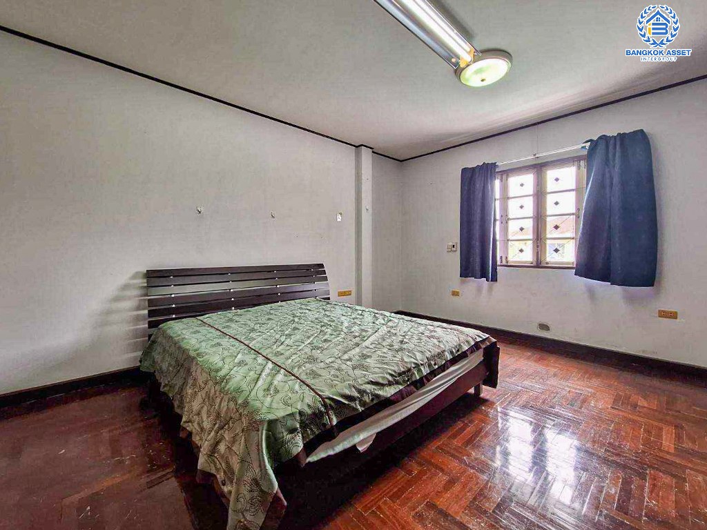 *****บ้านเดี่ยวมือสอง บ้านสีวลี ติวานนท์ เนื้อที่กว้าง 76.10 ตร.ว. ฟังก์ชัน 4 ห้องนอน 4 ห้องน้ำ 3 ที่จอดรถ บ้านสภาพเหมือนใหม่ บนทำเลเดินทางสะดวก เชื่อมต่อถนนชัยพฤกษ์ ถนนติวานนท์-ปทุมธานี ถนนแจ้งวัฒนะ-ปากเกร็ด ใกล้รถไฟฟ้าสายสีชมพู "สถานีแจ้งวัฒนะ" และจุดขึ้นทางด่วน "แจ้งวัฒนะ"