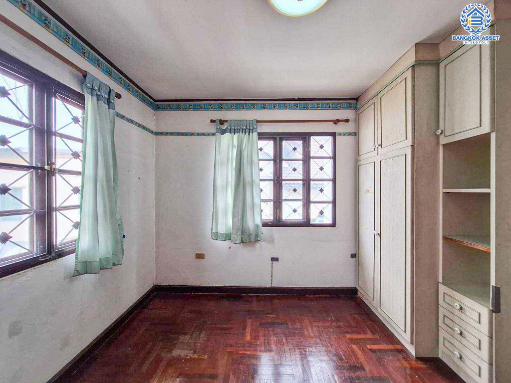 *****บ้านเดี่ยวมือสอง บ้านสีวลี ติวานนท์ เนื้อที่กว้าง 76.10 ตร.ว. ฟังก์ชัน 4 ห้องนอน 4 ห้องน้ำ 3 ที่จอดรถ บ้านสภาพเหมือนใหม่ บนทำเลเดินทางสะดวก เชื่อมต่อถนนชัยพฤกษ์ ถนนติวานนท์-ปทุมธานี ถนนแจ้งวัฒนะ-ปากเกร็ด ใกล้รถไฟฟ้าสายสีชมพู "สถานีแจ้งวัฒนะ" และจุดขึ้นทางด่วน "แจ้งวัฒนะ"