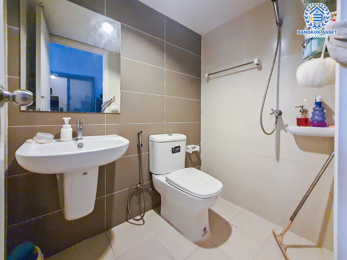 *****ทาวน์เฮ้าส์มือสองกรุงเทพมหานคร โครงการ เดอะคอนเนค37 วิภาวดี หลังมุม! เนื้อที่กว้าง 31.1 ตร.ว. ฟังก์ชัน 3 ห้องนอน 2 ห้องน้ำ 2 ที่จอดรถ บ้านสภาพสวย พร้อมเข้าอยู่ บนทำเลดี เชื่อมต่อ ถนนสรงประภา, ถนนแจ้งวัฒนะ ใกล้รถไฟฟ้าสายสีแดง "สถานีดอนเมือง" จองเลย!