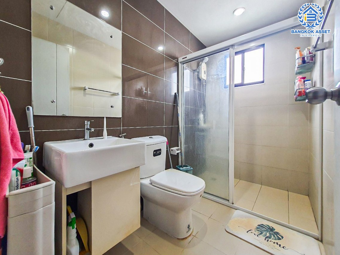 *****ทาวน์เฮ้าส์มือสองกรุงเทพมหานคร โครงการ เดอะคอนเนค37 วิภาวดี หลังมุม! เนื้อที่กว้าง 31.1 ตร.ว. ฟังก์ชัน 3 ห้องนอน 2 ห้องน้ำ 2 ที่จอดรถ บ้านสภาพสวย พร้อมเข้าอยู่ บนทำเลดี เชื่อมต่อ ถนนสรงประภา, ถนนแจ้งวัฒนะ ใกล้รถไฟฟ้าสายสีแดง "สถานีดอนเมือง" จองเลย!