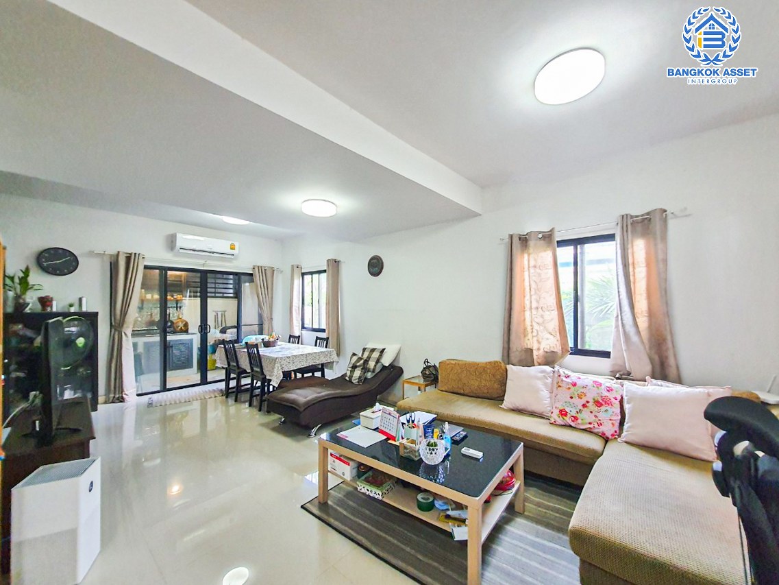 *****ทาวน์เฮ้าส์มือสองกรุงเทพมหานคร โครงการ เดอะคอนเนค37 วิภาวดี หลังมุม! เนื้อที่กว้าง 31.1 ตร.ว. ฟังก์ชัน 3 ห้องนอน 2 ห้องน้ำ 2 ที่จอดรถ บ้านสภาพสวย พร้อมเข้าอยู่ บนทำเลดี เชื่อมต่อ ถนนสรงประภา, ถนนแจ้งวัฒนะ ใกล้รถไฟฟ้าสายสีแดง "สถานีดอนเมือง" จองเลย!