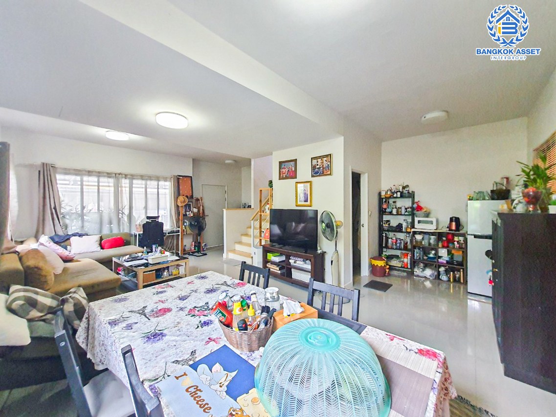 *****ทาวน์เฮ้าส์มือสองกรุงเทพมหานคร โครงการ เดอะคอนเนค37 วิภาวดี หลังมุม! เนื้อที่กว้าง 31.1 ตร.ว. ฟังก์ชัน 3 ห้องนอน 2 ห้องน้ำ 2 ที่จอดรถ บ้านสภาพสวย พร้อมเข้าอยู่ บนทำเลดี เชื่อมต่อ ถนนสรงประภา, ถนนแจ้งวัฒนะ ใกล้รถไฟฟ้าสายสีแดง "สถานีดอนเมือง" จองเลย!