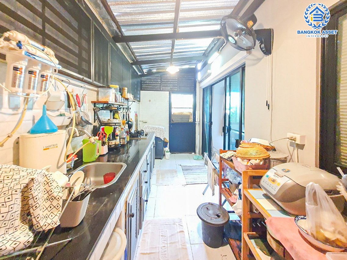 *****ทาวน์เฮ้าส์มือสองกรุงเทพมหานคร โครงการ เดอะคอนเนค37 วิภาวดี หลังมุม! เนื้อที่กว้าง 31.1 ตร.ว. ฟังก์ชัน 3 ห้องนอน 2 ห้องน้ำ 2 ที่จอดรถ บ้านสภาพสวย พร้อมเข้าอยู่ บนทำเลดี เชื่อมต่อ ถนนสรงประภา, ถนนแจ้งวัฒนะ ใกล้รถไฟฟ้าสายสีแดง "สถานีดอนเมือง" จองเลย!