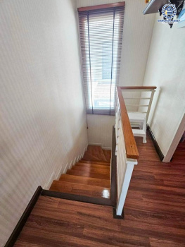 *****บ้านแฝดมือสอง เดอะวิลล่า ท่าอิฐ หลังมุม เนื้อที่ 39 ตร.ว. ฟังก์ชัน 3 ห้องนอน 2 ห้องน้ำ 2 ที่จอดรถ ฟังก์ชันคุ้มระดับบ้านเดี่ยว ภายในกว้างขวาง พร้อมเข้าอยู่ บนทำเลเดินทางสะดวก เชื่อมต่อถนนชัยพฤกษ์ ถนนรัตนาธิเบศร์ ถนนติวานนท์-ปทุมธานี ใกล้รถไฟฟ้าสายสีม่วง "สถานีท่าอิฐ" และจุดขึ้นทางด่วน "ศรีรัช"