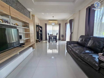 *****บ้านแฝดมือสอง เดอะวิลล่า ท่าอิฐ หลังมุม เนื้อที่ 39 ตร.ว. ฟังก์ชัน 3 ห้องนอน 2 ห้องน้ำ 2 ที่จอดรถ ฟังก์ชันคุ้มระดับบ้านเดี่ยว ภายในกว้างขวาง พร้อมเข้าอยู่ บนทำเลเดินทางสะดวก เชื่อมต่อถนนชัยพฤกษ์ ถนนรัตนาธิเบศร์ ถนนติวานนท์-ปทุมธานี ใกล้รถไฟฟ้าสายสีม่วง "สถานีท่าอิฐ" และจุดขึ้นทางด่วน "ศรีรัช"