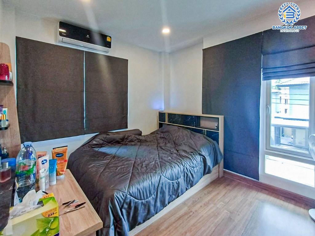 *****บ้านเดี่ยวมือสอง โครงการ เซนโทร สาทร-กัลปพฤกษ์ เนื้อที่กว้าง 52.60 ตร.ว. ฟังก์ชัน 4 ห้องนอน 3 ห้องน้ำ 2 ที่จอดรถ บ้านสภาพสวย พื้นที่กว้างขวาง พร้อมเข้าอยู่ โครงการตั้งบนทำเลดี เชื่อมต่อถนนเทอดไท ถนนราชพฤกษ์ ถนนบางแค ใกล้รถไฟฟ้าสายสีน้ำเงิน "สถานีบางแค"