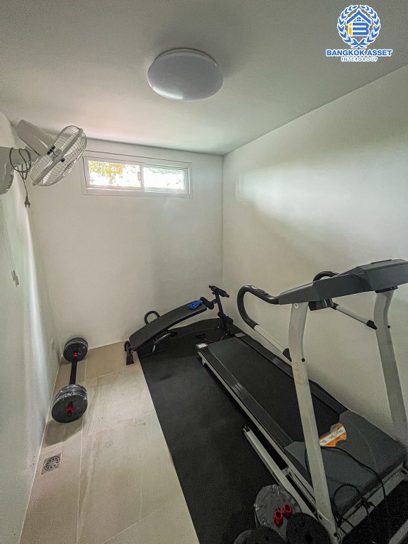 บ้านเดี่ยวมือสอง โครงการ มณีรินทร์พาร์ค รัตนาธิเบศร์-ท่าอิฐ หลังมุม เนื้อที่ 59.40 ตร.ว. ฟังก์ชัน 4 ห้องนอน 3 ห้องน้ำ 2 ที่จอดรถ บ้านสภาพดีเยี่ยม บนทำเลเดินทางสะดวก เชื่อมต่อถนนราชพฤกษ์ ถนนงามวงศ์วาน ถนนติวานนท์ ใกล้รถไฟฟ้าสายสีม่วง "สถานีบางรักน้อยท่าอิฐ" และจุดขึ้นทางด่วน "งามวงศ์วาน"...