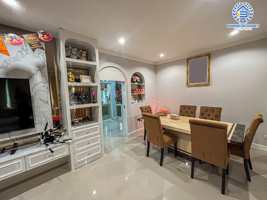 บ้านเดี่ยวมือสอง โครงการ มณีรินทร์พาร์ค รัตนาธิเบศร์-ท่าอิฐ หลังมุม เนื้อที่ 59.40 ตร.ว. ฟังก์ชัน 4 ห้องนอน 3 ห้องน้ำ 2 ที่จอดรถ บ้านสภาพดีเยี่ยม บนทำเลเดินทางสะดวก เชื่อมต่อถนนราชพฤกษ์ ถนนงามวงศ์วาน ถนนติวานนท์ ใกล้รถไฟฟ้าสายสีม่วง "สถานีบางรักน้อยท่าอิฐ" และจุดขึ้นทางด่วน "งามวงศ์วาน"...