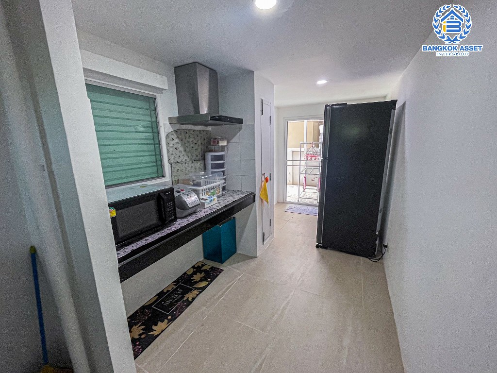 บ้านเดี่ยวมือสอง โครงการ มณีรินทร์พาร์ค รัตนาธิเบศร์-ท่าอิฐ หลังมุม เนื้อที่ 59.40 ตร.ว. ฟังก์ชัน 4 ห้องนอน 3 ห้องน้ำ 2 ที่จอดรถ บ้านสภาพดีเยี่ยม บนทำเลเดินทางสะดวก เชื่อมต่อถนนราชพฤกษ์ ถนนงามวงศ์วาน ถนนติวานนท์ ใกล้รถไฟฟ้าสายสีม่วง "สถานีบางรักน้อยท่าอิฐ" และจุดขึ้นทางด่วน "งามวงศ์วาน"...