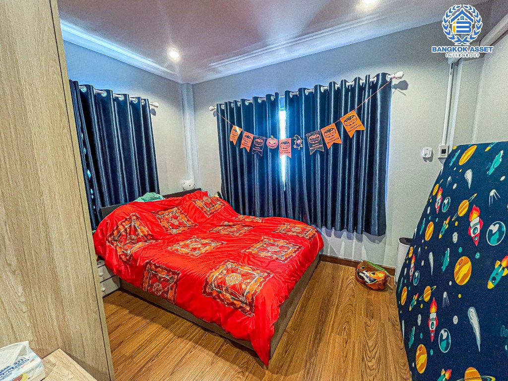 บ้านเดี่ยวมือสอง โครงการ มณีรินทร์พาร์ค รัตนาธิเบศร์-ท่าอิฐ หลังมุม เนื้อที่ 59.40 ตร.ว. ฟังก์ชัน 4 ห้องนอน 3 ห้องน้ำ 2 ที่จอดรถ บ้านสภาพดีเยี่ยม บนทำเลเดินทางสะดวก เชื่อมต่อถนนราชพฤกษ์ ถนนงามวงศ์วาน ถนนติวานนท์ ใกล้รถไฟฟ้าสายสีม่วง "สถานีบางรักน้อยท่าอิฐ" และจุดขึ้นทางด่วน "งามวงศ์วาน"...