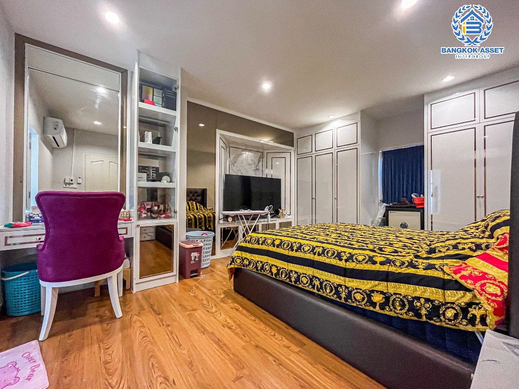 บ้านเดี่ยวมือสอง โครงการ มณีรินทร์พาร์ค รัตนาธิเบศร์-ท่าอิฐ หลังมุม เนื้อที่ 59.40 ตร.ว. ฟังก์ชัน 4 ห้องนอน 3 ห้องน้ำ 2 ที่จอดรถ บ้านสภาพดีเยี่ยม บนทำเลเดินทางสะดวก เชื่อมต่อถนนราชพฤกษ์ ถนนงามวงศ์วาน ถนนติวานนท์ ใกล้รถไฟฟ้าสายสีม่วง "สถานีบางรักน้อยท่าอิฐ" และจุดขึ้นทางด่วน "งามวงศ์วาน"...