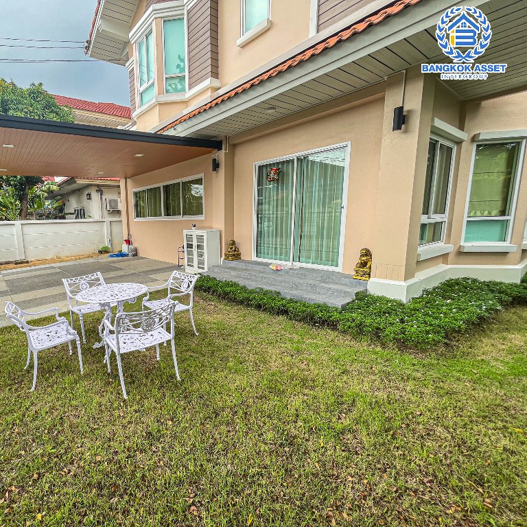 บ้านเดี่ยวมือสอง โครงการ มณีรินทร์พาร์ค รัตนาธิเบศร์-ท่าอิฐ หลังมุม เนื้อที่ 59.40 ตร.ว. ฟังก์ชัน 4 ห้องนอน 3 ห้องน้ำ 2 ที่จอดรถ บ้านสภาพดีเยี่ยม บนทำเลเดินทางสะดวก เชื่อมต่อถนนราชพฤกษ์ ถนนงามวงศ์วาน ถนนติวานนท์ ใกล้รถไฟฟ้าสายสีม่วง "สถานีบางรักน้อยท่าอิฐ" และจุดขึ้นทางด่วน "งามวงศ์วาน"...