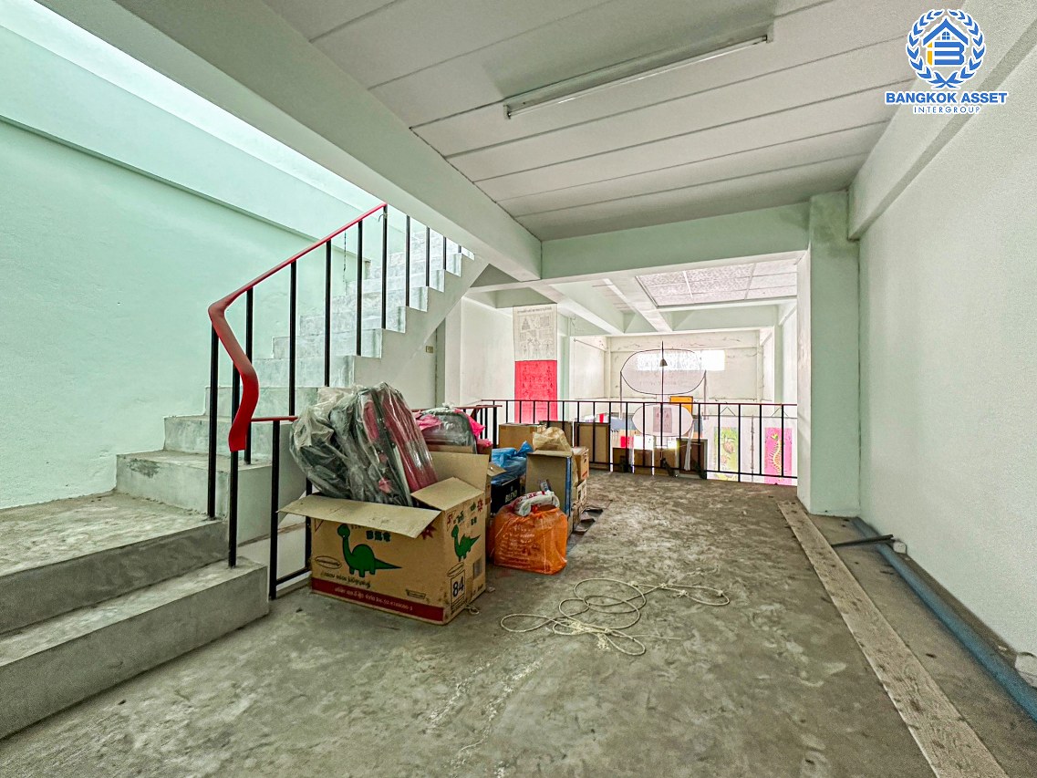 *****อาคารพาณิชย์มือสองนนทบุรี โครงการ บัวทองธานี บางกรวย-ไทรน้อย เนื้อที่กว้าง 42 ตร.ว. ฟังก์ชัน 4 ห้องนอน 4 ห้องน้ำ 2 ที่จอดรถ อาคารสภาพดี บนทำเลแห่งการเดินทาง เชื่อมต่อถนนกาญจนาภิเษก ใกล้รถไฟฟ้าสายสีม่วง "สถานีคลองบางไผ่" จองเลย!