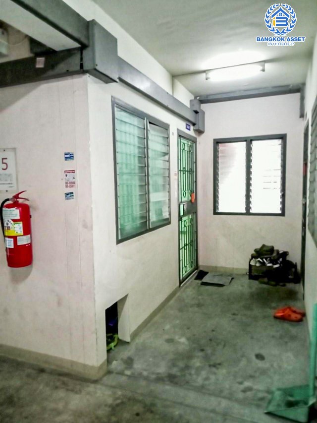 *****คอนโดมิเนียมมือสองกรุงเทพมหานคร โครงการ บ้านเอื้ออาทรบางเขน คลองถนน1 ห้องมุม! เนื้อที่กว้าง 31.85 ตร.ม. ฟังก์ชัน 1 ห้องนอน 1 ห้องน้ำ 1 ที่จอดรถ ห้องพร้อมอยู่ บนทำเลเดินทางสะดวก ใกล้รถไฟฟ้าสายสีเขียว "สถานีสะพานใหม่" และจุดขึ้นทางด่วน "สุขาภิบาล 5-2"