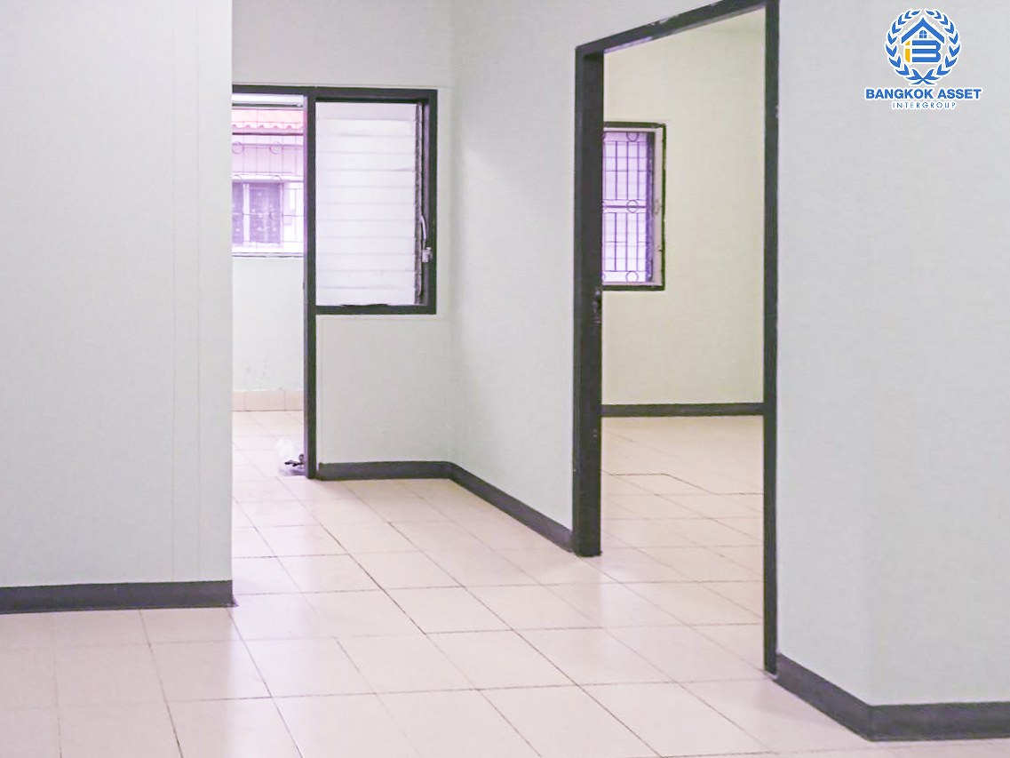 *****คอนโดมิเนียมมือสองกรุงเทพมหานคร โครงการ บ้านเอื้ออาทรบางเขน คลองถนน1 ห้องมุม! เนื้อที่กว้าง 31.85 ตร.ม. ฟังก์ชัน 1 ห้องนอน 1 ห้องน้ำ 1 ที่จอดรถ ห้องพร้อมอยู่ บนทำเลเดินทางสะดวก ใกล้รถไฟฟ้าสายสีเขียว "สถานีสะพานใหม่" และจุดขึ้นทางด่วน "สุขาภิบาล 5-2"