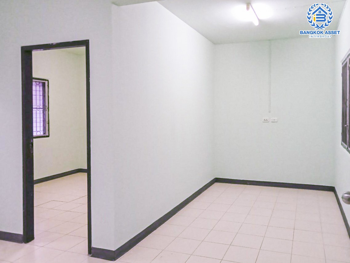 *****คอนโดมิเนียมมือสองกรุงเทพมหานคร โครงการ บ้านเอื้ออาทรบางเขน คลองถนน1 ห้องมุม! เนื้อที่กว้าง 31.85 ตร.ม. ฟังก์ชัน 1 ห้องนอน 1 ห้องน้ำ 1 ที่จอดรถ ห้องพร้อมอยู่ บนทำเลเดินทางสะดวก ใกล้รถไฟฟ้าสายสีเขียว "สถานีสะพานใหม่" และจุดขึ้นทางด่วน "สุขาภิบาล 5-2"