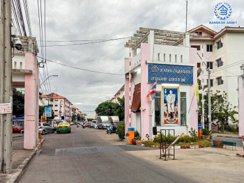 *****คอนโดมิเนียมมือสองกรุงเทพมหานคร โครงการ บ้านเอื้ออาทรบางเขน คลองถนน1 ห้องมุม! เนื้อที่กว้าง 31.85 ตร.ม. ฟังก์ชัน 1 ห้องนอน 1 ห้องน้ำ 1 ที่จอดรถ ห้องพร้อมอยู่ บนทำเลเดินทางสะดวก ใกล้รถไฟฟ้าสายสีเขียว "สถานีสะพานใหม่" และจุดขึ้นทางด่วน "สุขาภิบาล 5-2"