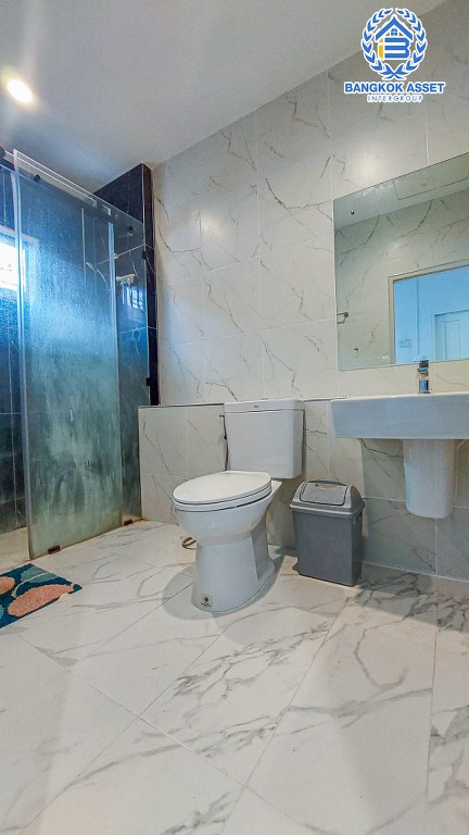 *****บ้านเดี่ยวมือสอง โครงการ ลภาวัน9 ชัยพฤกษ์-แจ้งวัฒนะ เนื้อที่ 60 ตร.ว. ฟังก์ชัน 3 ห้องนอน 2 ห้องน้ำ 2 ที่จอดรถ บ้านสภาพดีเยี่ยม พร้อมเข้าอยู่ บนทำเลเดินทางสะดวก เชื่อมต่อถนนราชพฤกษ์ ถนนรัตนาธิเบศร์ ถนนชัยพฤกษ์ ใกล้รถไฟฟ้าสายสีม่วง "สถานีบางพลู" และจุดขึ้นทางด่วน "ศรีรัช"