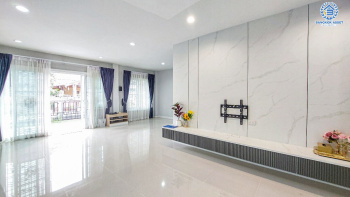 *****บ้านเดี่ยวมือสอง โครงการ ลภาวัน9 ชัยพฤกษ์-แจ้งวัฒนะ เนื้อที่ 60 ตร.ว. ฟังก์ชัน 3 ห้องนอน 2 ห้องน้ำ 2 ที่จอดรถ บ้านสภาพดีเยี่ยม พร้อมเข้าอยู่ บนทำเลเดินทางสะดวก เชื่อมต่อถนนราชพฤกษ์ ถนนรัตนาธิเบศร์ ถนนชัยพฤกษ์ ใกล้รถไฟฟ้าสายสีม่วง "สถานีบางพลู" และจุดขึ้นทางด่วน "ศรีรัช"