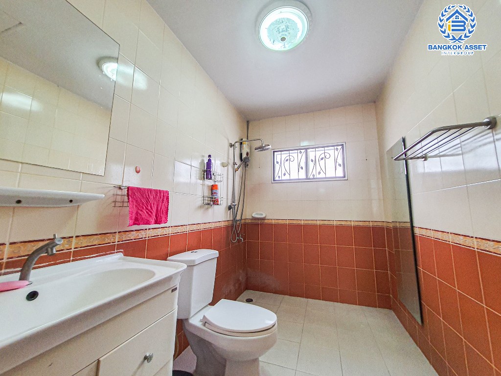 *****บ้านเดี่ยวมือสอง โครงการ ซื่อตรง บางใหญ่ เฟส1 เนื้อที่ 50 ตร.ว. ฟังก์ชัน 3 ห้องนอน 2 ห้องน้ำ 2 ที่จอดรถ บ้านสวย บรรยากาศเป็นส่วนตัว เหมาะกับไลฟ์สไตล์หลากหลาย บนทำเลเดินทางสะดวก เชื่อมต่อถนนบางบัวทอง-สุพรรณบุรี ถนนบางกรวย-ไทรน้อย ถนนวงแหวนตะวันตก ใกล้เซ็นทรัลแจ้งวัฒนะ