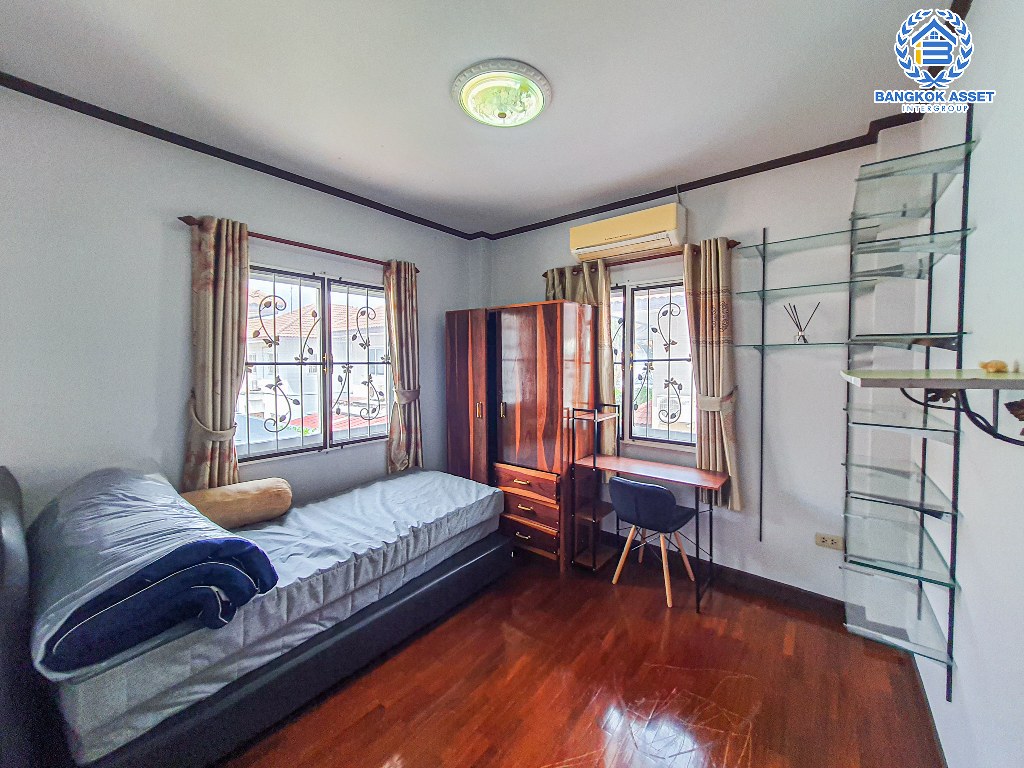 *****บ้านเดี่ยวมือสอง โครงการ ซื่อตรง บางใหญ่ เฟส1 เนื้อที่ 50 ตร.ว. ฟังก์ชัน 3 ห้องนอน 2 ห้องน้ำ 2 ที่จอดรถ บ้านสวย บรรยากาศเป็นส่วนตัว เหมาะกับไลฟ์สไตล์หลากหลาย บนทำเลเดินทางสะดวก เชื่อมต่อถนนบางบัวทอง-สุพรรณบุรี ถนนบางกรวย-ไทรน้อย ถนนวงแหวนตะวันตก ใกล้เซ็นทรัลแจ้งวัฒนะ