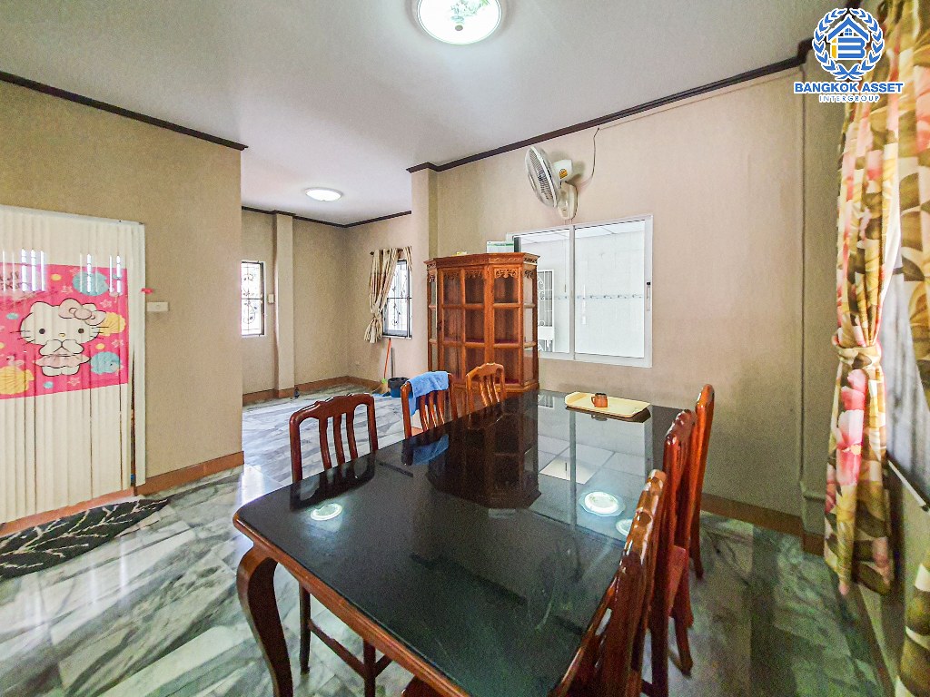 *****บ้านเดี่ยวมือสอง โครงการ ซื่อตรง บางใหญ่ เฟส1 เนื้อที่ 50 ตร.ว. ฟังก์ชัน 3 ห้องนอน 2 ห้องน้ำ 2 ที่จอดรถ บ้านสวย บรรยากาศเป็นส่วนตัว เหมาะกับไลฟ์สไตล์หลากหลาย บนทำเลเดินทางสะดวก เชื่อมต่อถนนบางบัวทอง-สุพรรณบุรี ถนนบางกรวย-ไทรน้อย ถนนวงแหวนตะวันตก ใกล้เซ็นทรัลแจ้งวัฒนะ