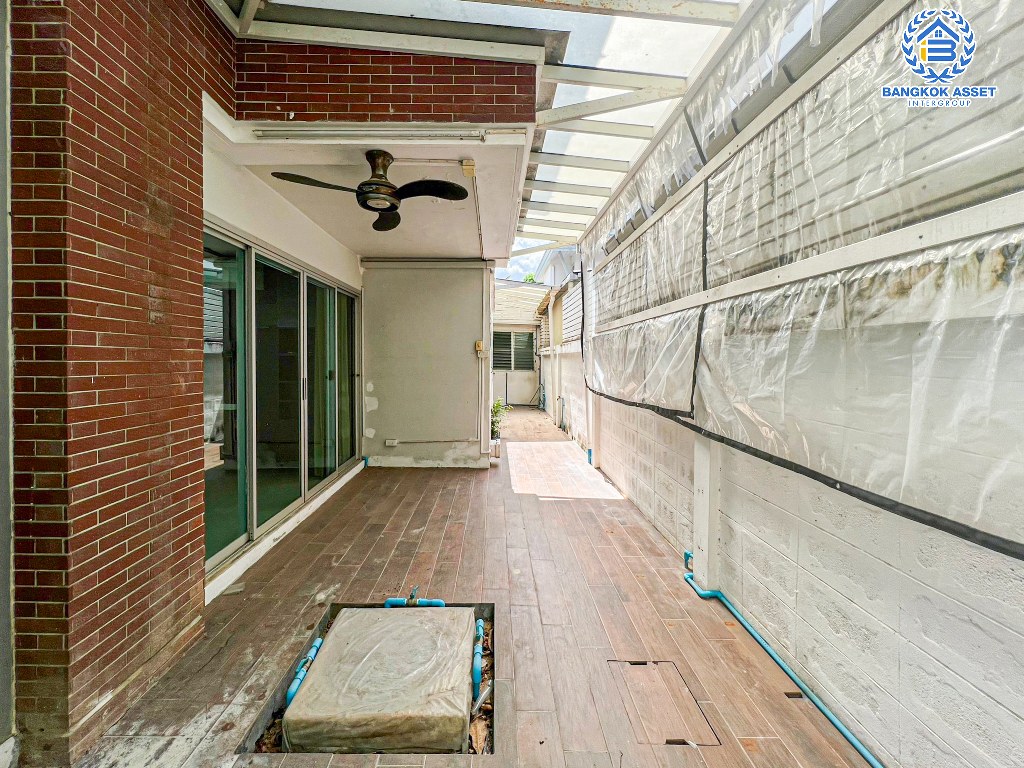 *****บ้านเดี่ยวมือสอง โครงการ โนเบิลวานา วัชรพล เนื้อที่กว้าง 65.60 ตร.ว. ฟังก์ชัน 2 ห้องนอน 3 ห้องน้ำ 2 ที่จอดรถ บ้านหลังใหญ่พื้นที่กว้างขวาง พร้อมข้าอยู่  บนทำเลดี เชื่อมต่อถนนวัชรพล ถนนจตุโชติ ถนนคู้บอน ใกล้รถไฟฟ้าสายสีชมพู "สถานีคู้บอน" และจุดขึ้นทางด่วน "รามอินทรา-อาจณรงค์"