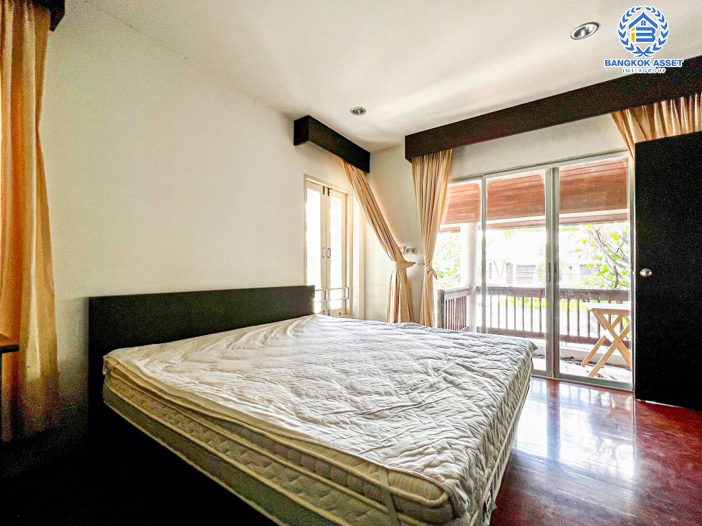 *****บ้านเดี่ยวมือสอง โครงการ โนเบิลวานา วัชรพล เนื้อที่กว้าง 65.60 ตร.ว. ฟังก์ชัน 2 ห้องนอน 3 ห้องน้ำ 2 ที่จอดรถ บ้านหลังใหญ่พื้นที่กว้างขวาง พร้อมข้าอยู่  บนทำเลดี เชื่อมต่อถนนวัชรพล ถนนจตุโชติ ถนนคู้บอน ใกล้รถไฟฟ้าสายสีชมพู "สถานีคู้บอน" และจุดขึ้นทางด่วน "รามอินทรา-อาจณรงค์"